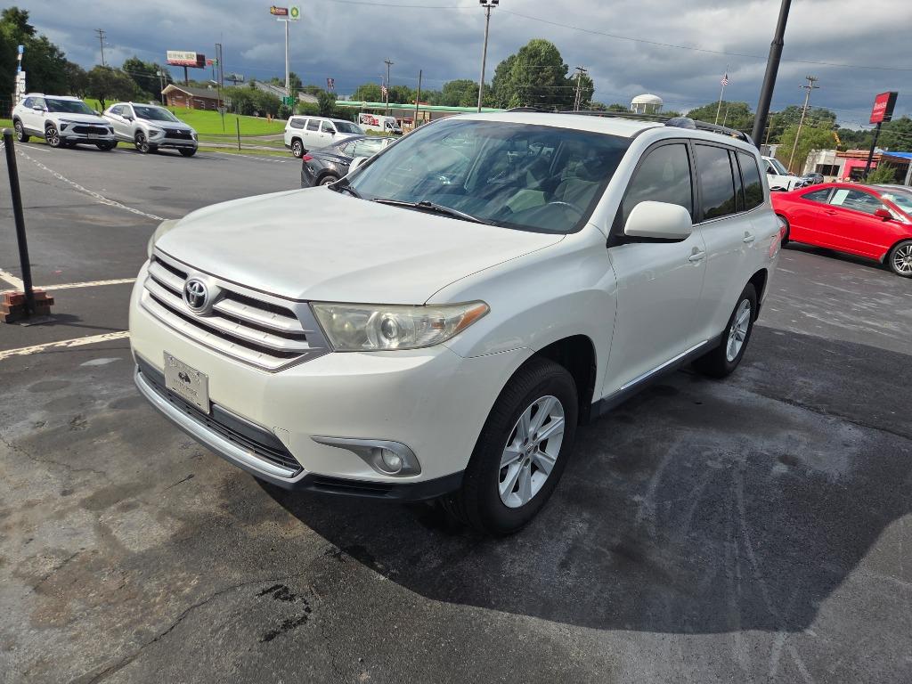 2013 Toyota Highlander Plus's photo